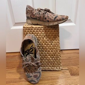 OTBT ladies leather chamois sneakers tennis shoes sz 7